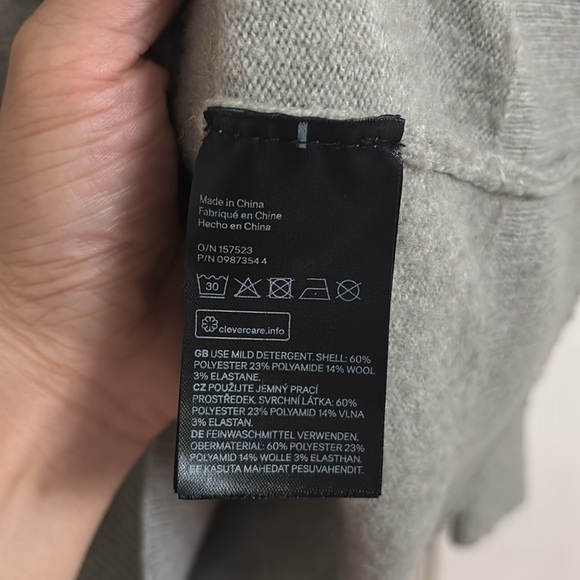 H&M Women's V-Neck Sweater in Gray - Picture 4 of 5